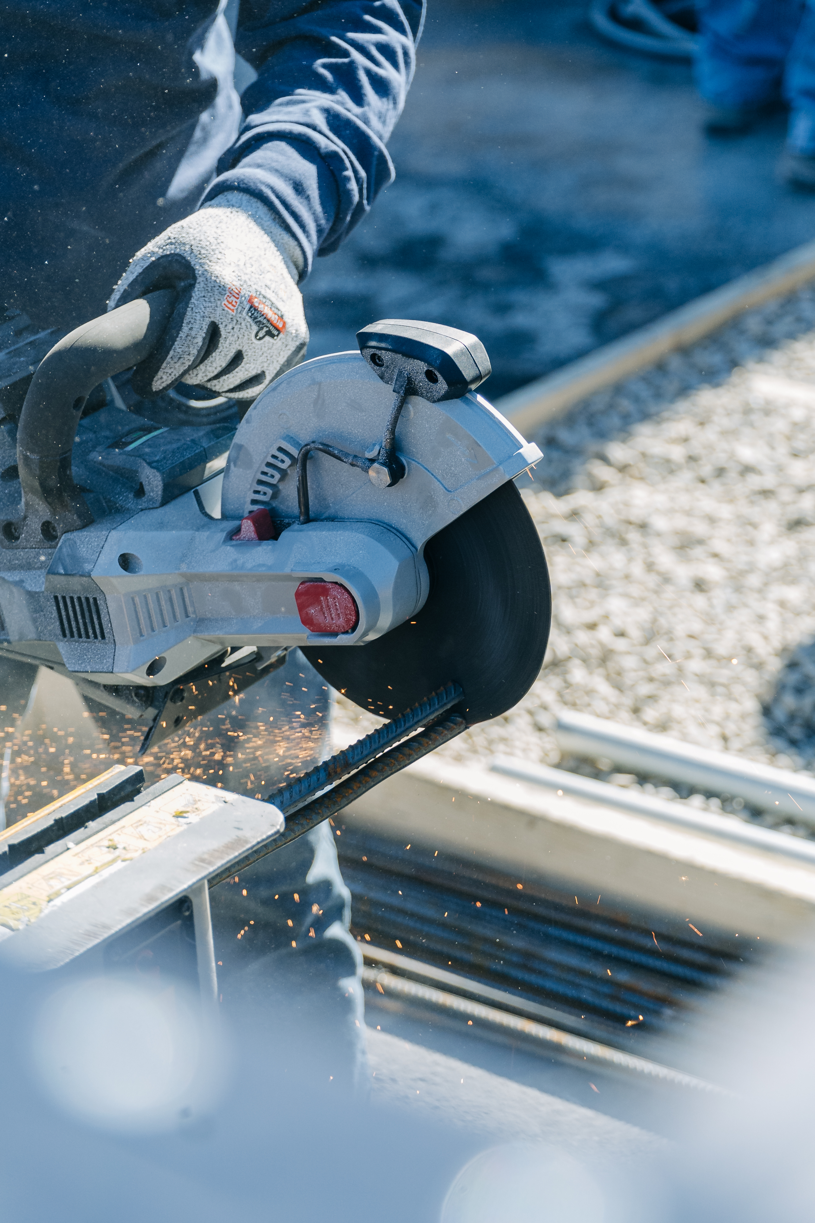 Bosch 18V 9-inch Brushless Cutoff Saw Bosch 18V 9-inch Brushless Cutoff Saw