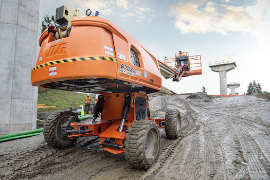 JLG 670SJ Self-Leveling Boom Lift JLG 670SJ Self-Leveling Boom Lift