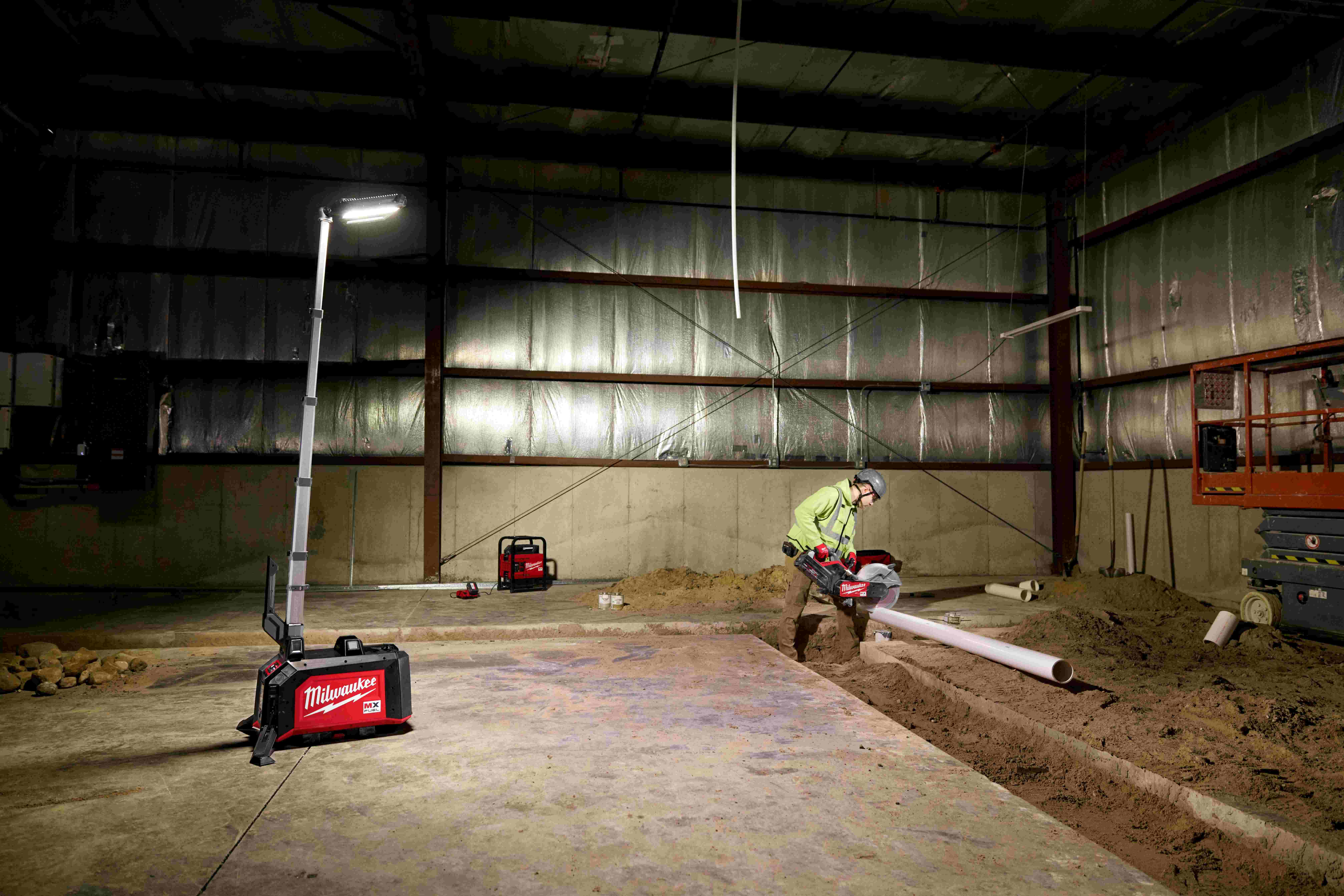 Milwaukee Tool MX FUEL ROCKET Dual Power Compact Tower Light Milwaukee Tool MX FUEL ROCKET Dual Power Compact Tower Light