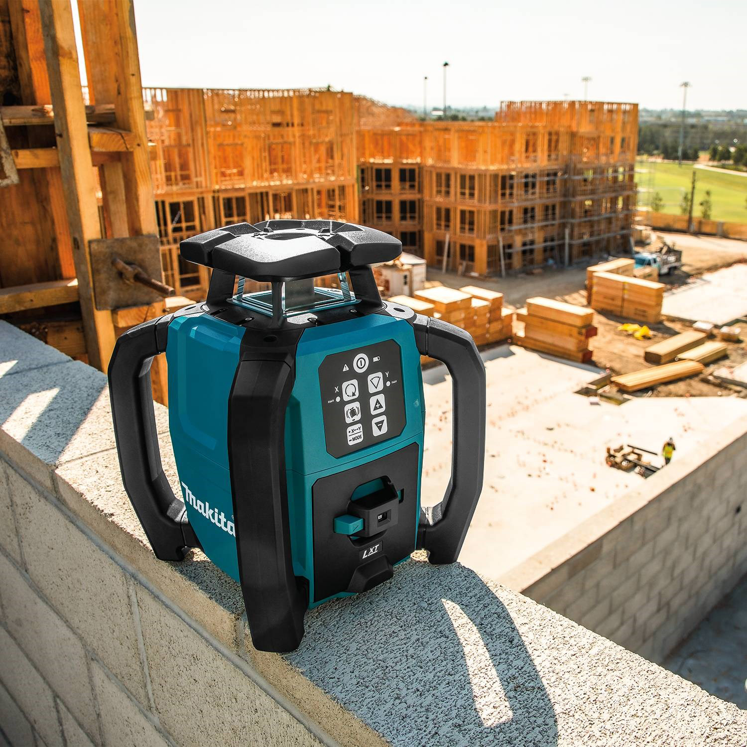 Makita 18V LXT Green Exterior Dual Slope 360-degree Rotary Laser