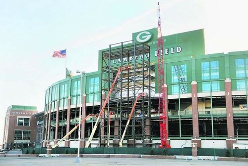 Steel beams are installed Thursday at Lambeau Field in Green Bay for the north end zone project, part of the stadium expansion. / H. Marc Larson/Gannett Wisconsin Media