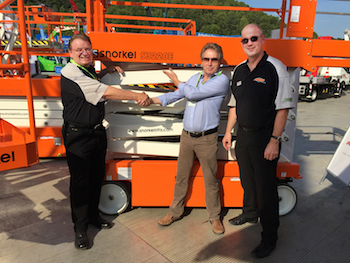 The first order for the new lifts was received at Platformers’ Days 2015, by Buchtmann Arbeitsbühnen GmbH. Company owner, Mr. Willi Buchtmann (C) placed the order with Bernhard Kahn (L) of Ahern Deutschland, for 10 of the new S3220E electric slab scissor lifts, along with five of the S3219E models.